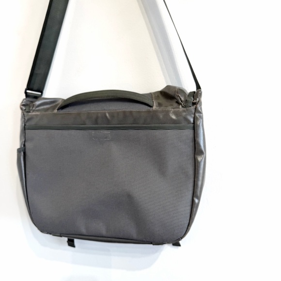 Patagonia Black Hole Mini Messenger 12L travel outdoors grey pink buckle closure - Picture 8 of 16